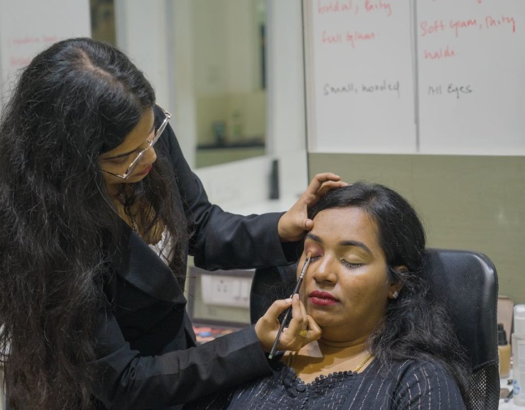 How Top Beautician courses are shaping Beauty Professionals Beautician courses